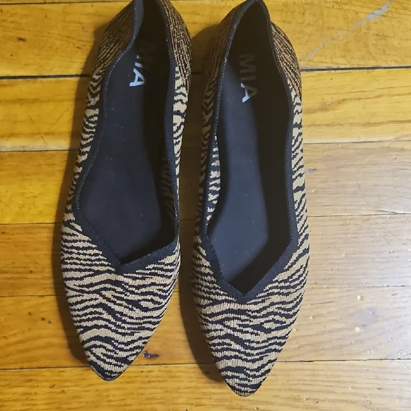 MIA Black and Brown Flats with Animal Print - Picture 1 of 4